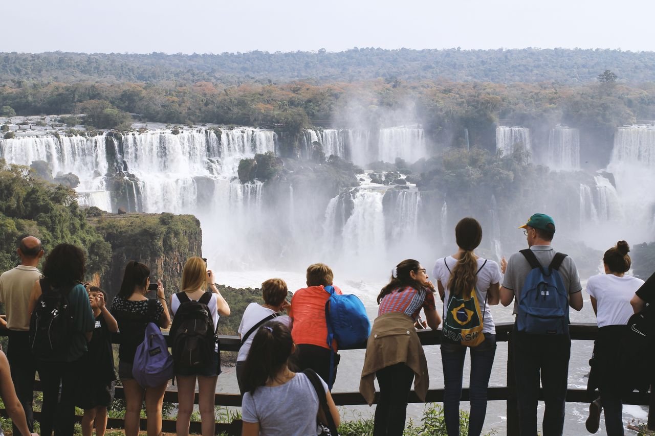 Como verificar empresas de turismo e serviços em Foz do Iguaçu